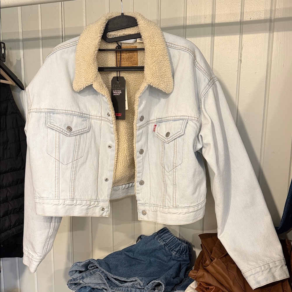 Levi's Women's washed denim Sherpa Lined Jean Jacket